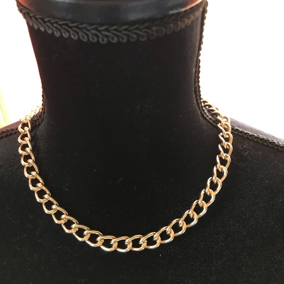 LOFT Gold Chunky Chain Statement Necklace - Picture 3 of 8